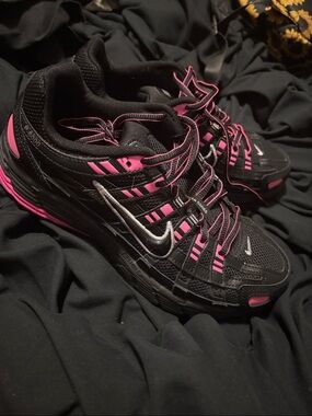 Nike Women's Black & Hot Pink Athletic Sneakers pink and black Nike p 6000